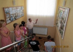 Директор Великодолинського ЛГ Валентин Піт ознайомив учасників екскурсії з історією створення ЛГ та напрямками діяльності